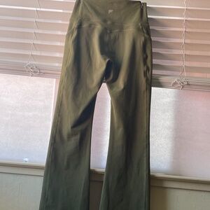 Fabletics Oasis PureLuxe High-Waisted Pocket Kick Flare leggings short